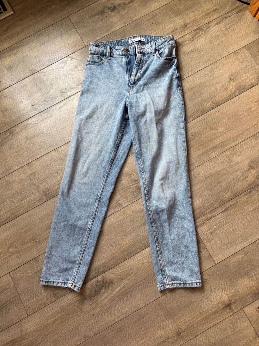 Zara women’s Light Blue Straight Jeans